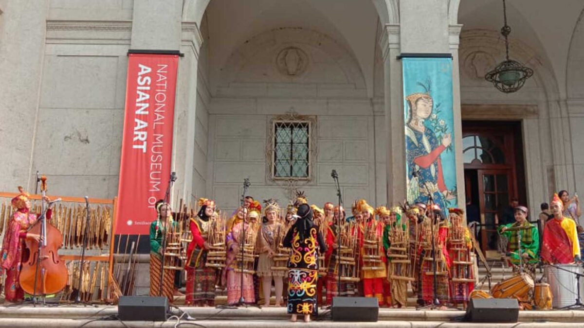 Angklung - Smithsonian